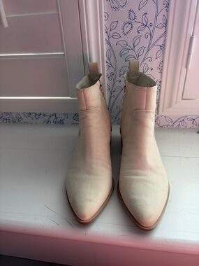 Dolce Vita cream, leather booties